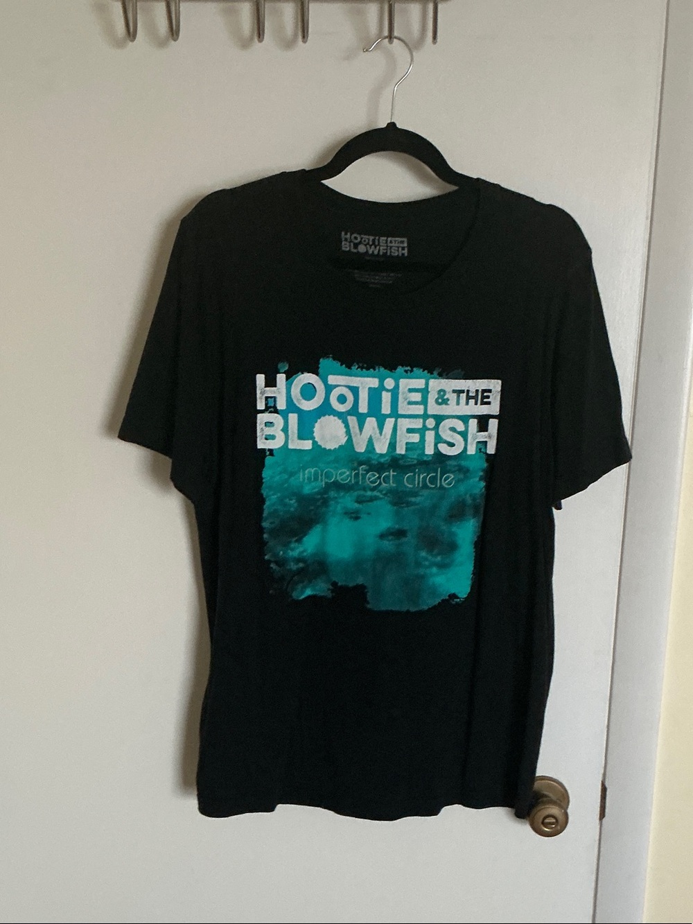 Hootie & the Blowfish Black T-Shirt with Teal Graphic imperfect circle